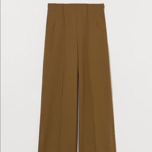 Wide leg pant with slit